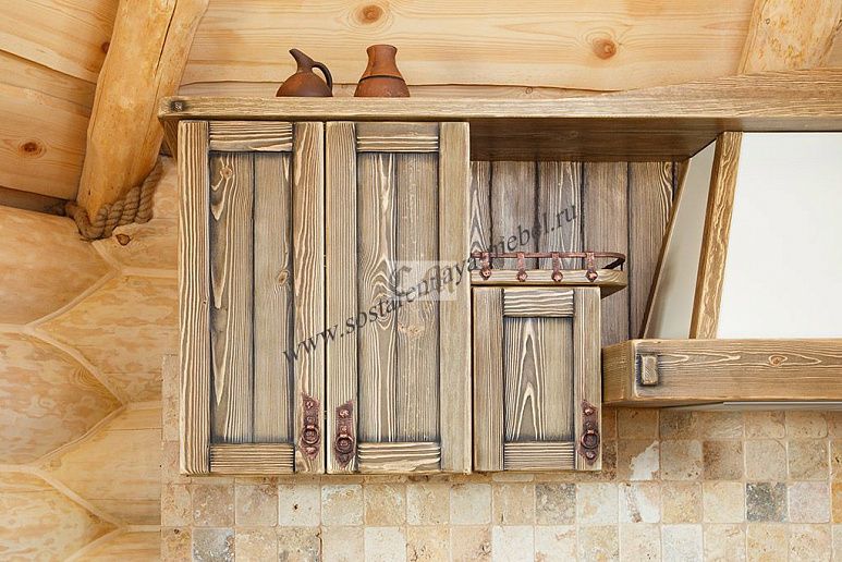 Кухня в деревенском стиле из массива дерева – фото